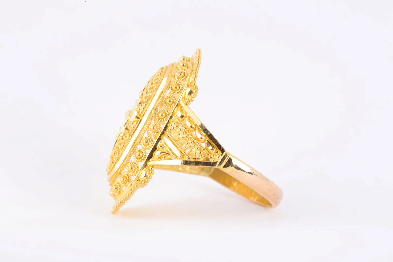 21k Yellow Gold Openwork Saddle Ring Size 9 (5.12g.)