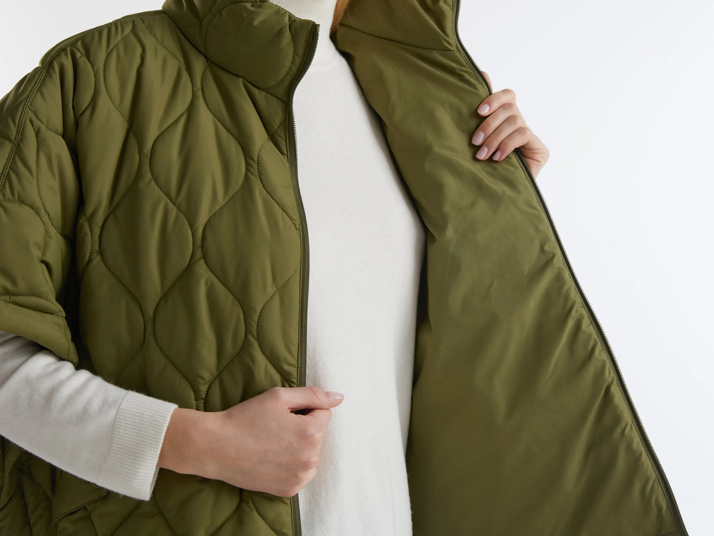 Quilted cape with lightweight padding - Military Green | Benetton