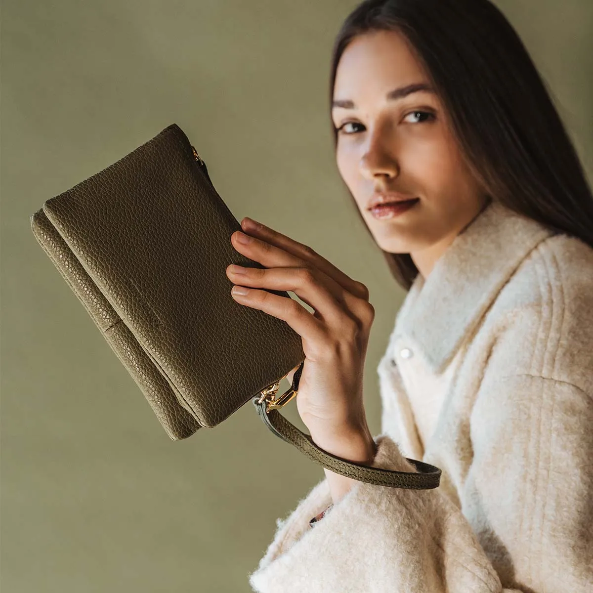 The 3-in-1 Wristlet Olive Pebble