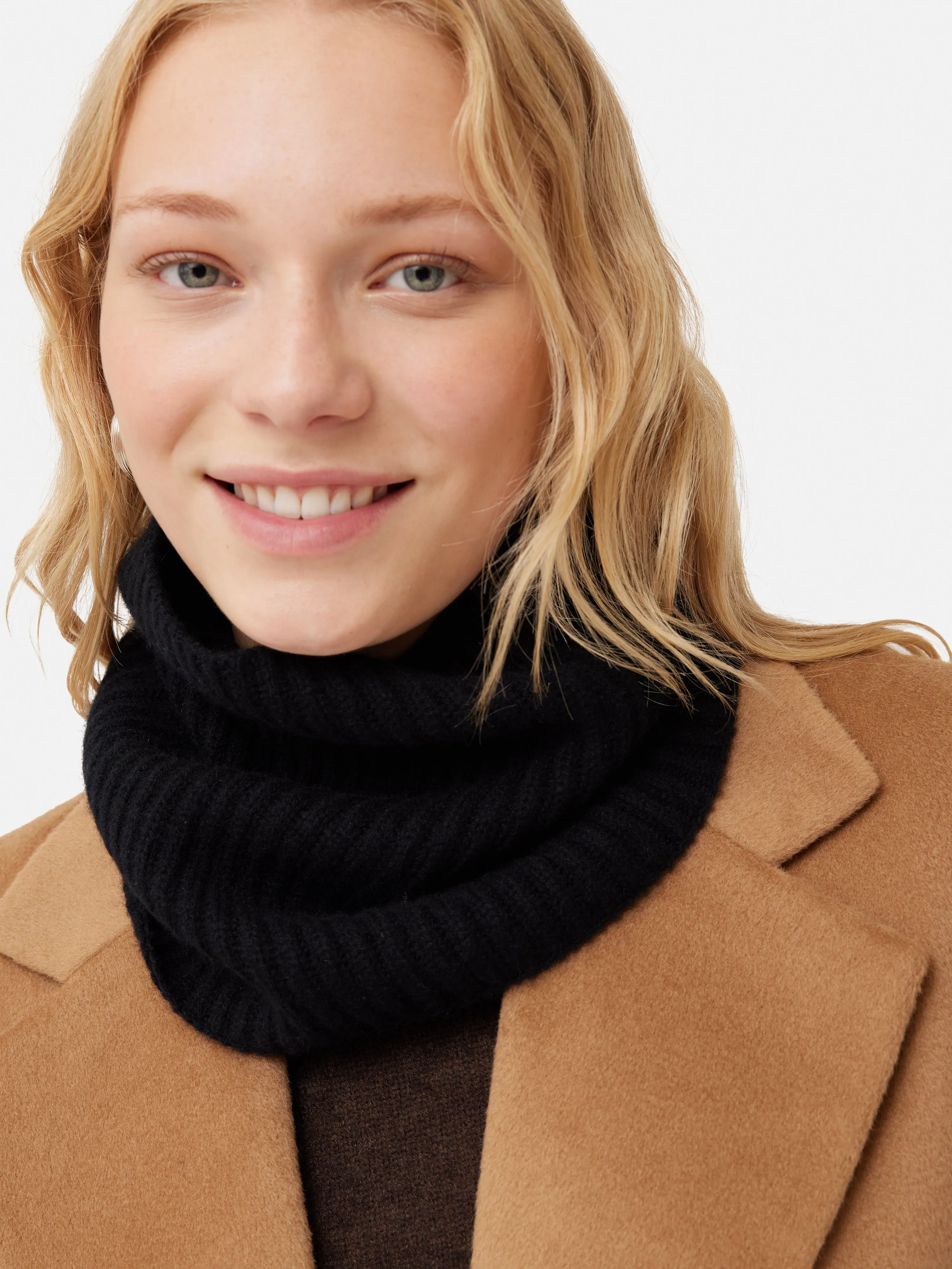 Wool Cashmere Blend Snood | Black